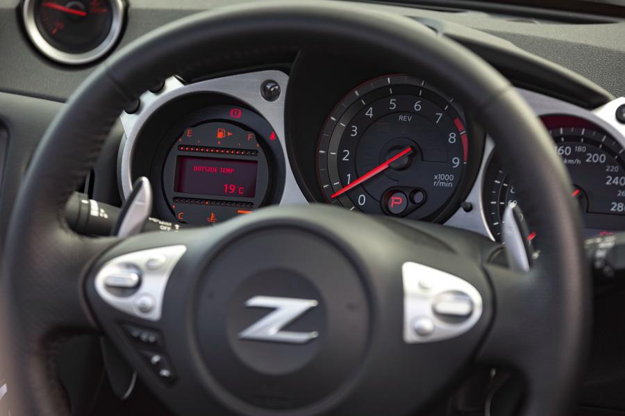 Панель приборов Nissan 370Z Roadster (Z34) 2012 года  (AU) (фото 12 из 33)